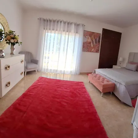 Casa Branca Pinhal * Nazaré